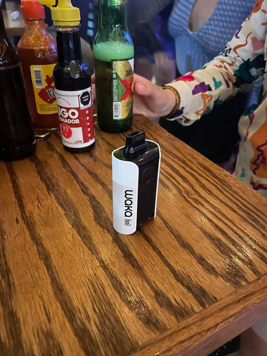 CrlosElizondo's tweet photo. nmms mija esa madre es un vape o el play station 5? https://t.co/svHbGRpHj7