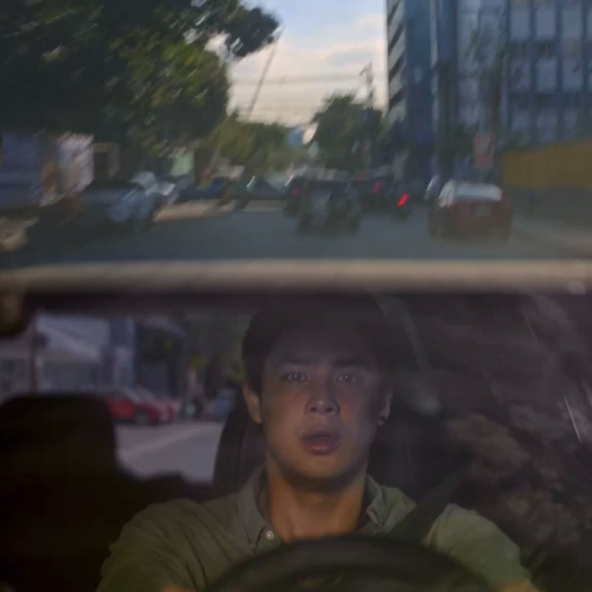 _astralune's tweet photo. buti nalang huminto siya sa tabi.
i’m still concerned with bingo’s health after all the accidents and injuries he has experienced. kelan mo iisipin sarili mo, bingo?
BINGLING UNFAIR DESTINY
#CBMLWebOfProblems
#CBMLDBOnNetflixEP134
#DonBelle | #CantBuyMeLoveDB https://t.co/ZhIiKJF8Nq