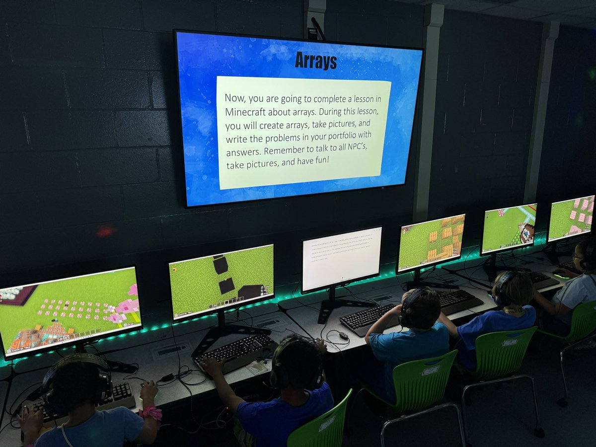DCPSMinecraft's tweet image. Students enjoyed learning about arrays and distributive property in @PlayCraftLearn 🧮 🧑💻
#MinecraftEdu
#GameBasedLearning