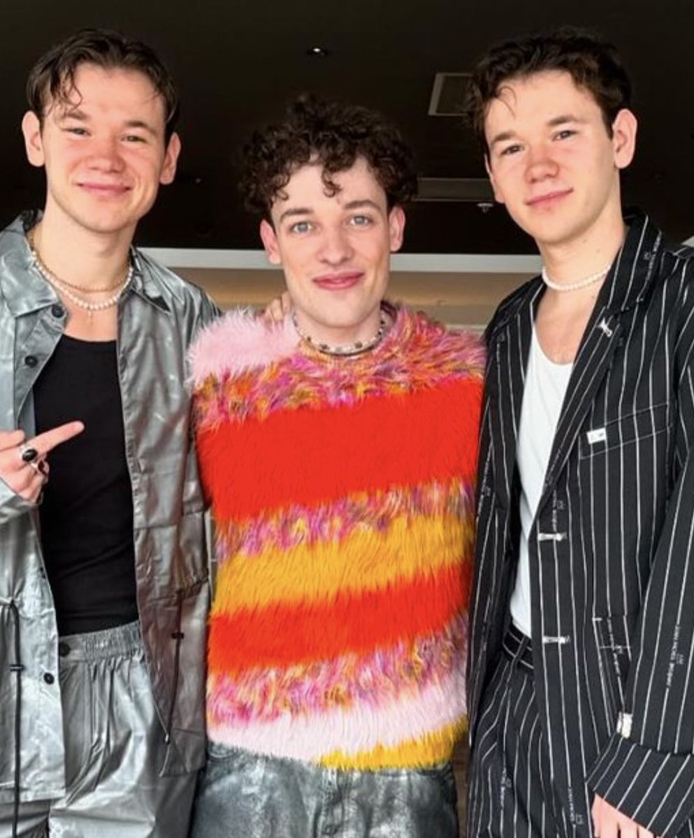escwardrobe's tweet photo. that is one expensive jumper @nemothingsss https://t.co/kkdkvISWA1