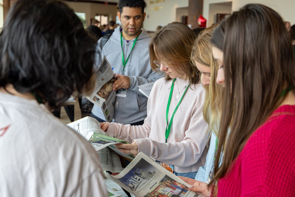 KIDS ARE READING NEWSPAPERS!!! Yesterday's 2nd Annual Keystone Journalism Summit was a big success bringing over 240 kids together! This event shows how excited these students are for collaboration, networking and professional development. @LehighCarbonCC #helpingchildrenlearn