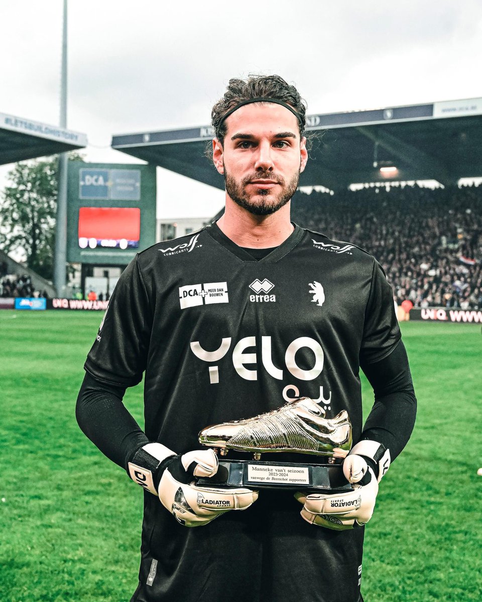 سد البنفسجي المنيع قاد الفريق للقب الدوري والصعود 🧤🏆

حارسنا ماتياس لاعب الموسم في بيرشكوت 💜

#WeAre13