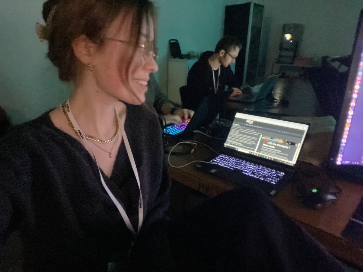 Jeg dækker dette års <a href="/GameboxFestival/">Gamebox Festival</a> for <a href="/Dust2dk/">Dust2 🇩🇰</a>!
Selvom jeg ser travlt beskæftiget ud, er man meget velkommen til at sige hej 🫶🏻✨
Håber I vil følge med inde på Dust2dk. 
God weekend og godt LAN 🔥