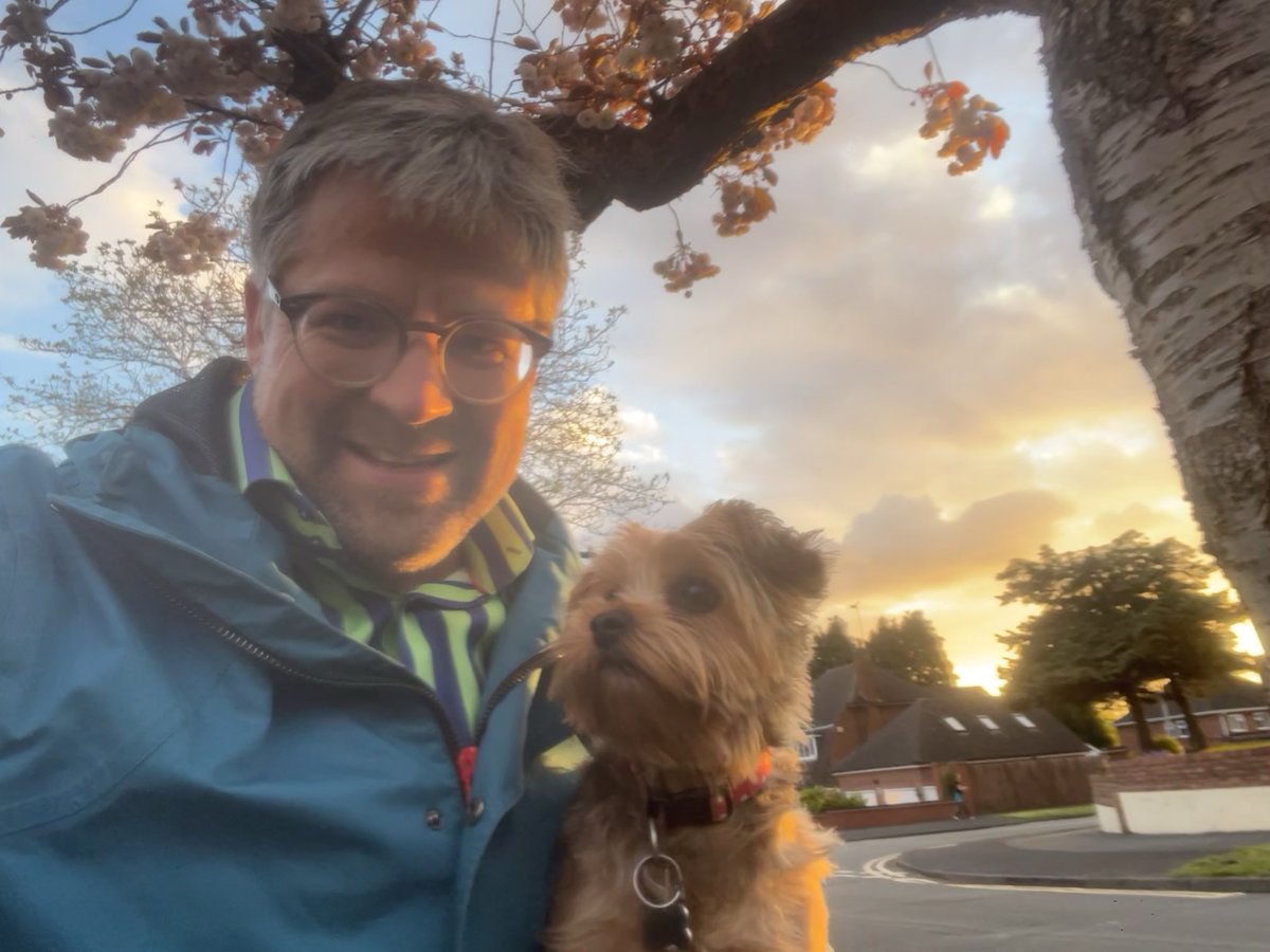 A lovely evening (he says, pointing camera away from dark rainclouds) for dogwalking and door knocking for ⁦@fisher_cllr⁩ and ⁦@andy4wm⁩ ⁦@Conservatives⁩ ⁦⁦@wmconservatives⁩