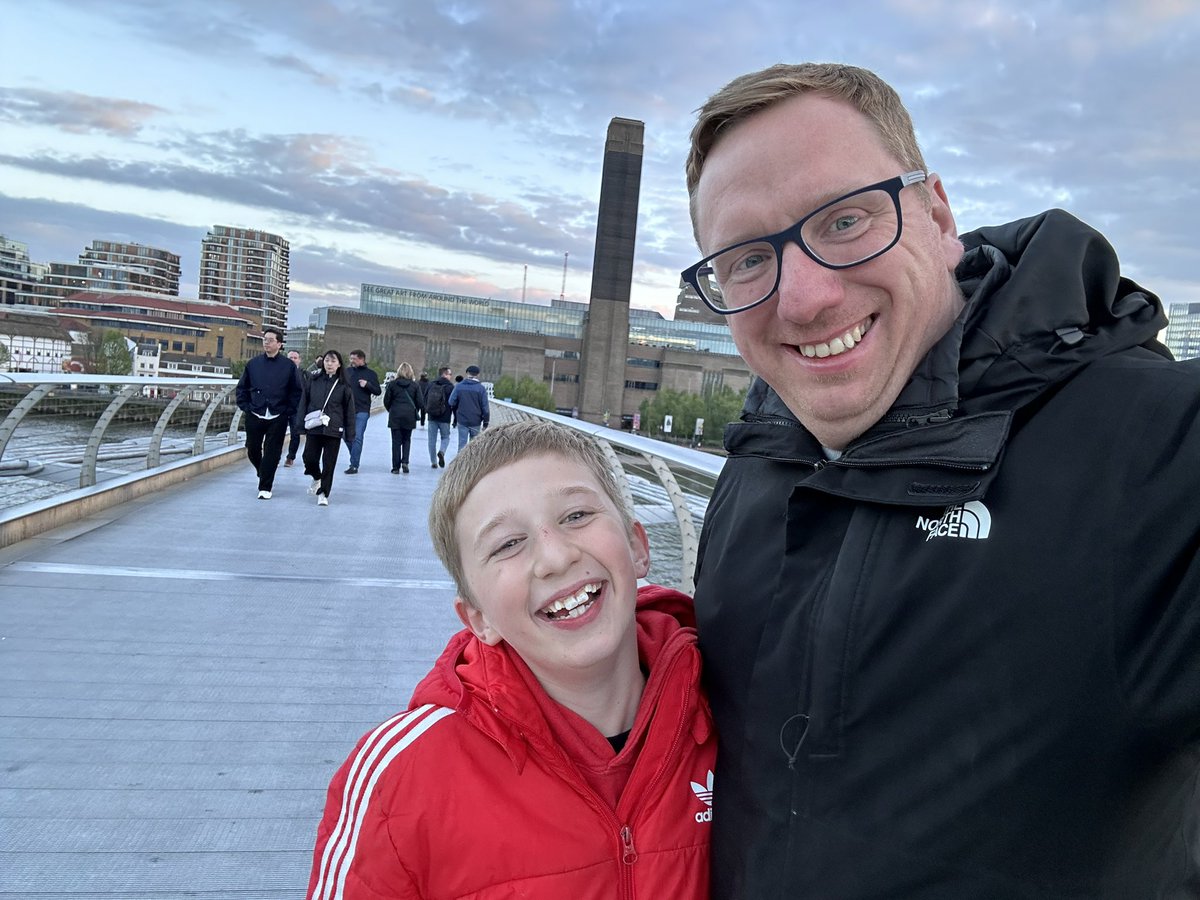Stevie G (@steve_gallagher) on Twitter photo 🎵 In my home town 🎵 ahead of Eddie’s run in Mini Marathon tomorrow with <a href="/GreatDenhamPS/">Great Denham Primary</a> 🎵 In my home town 🎵 ahead of Eddie’s run in Mini Marathon tomorrow with <a href="/GreatDenhamPS/">Great Denham Primary</a>