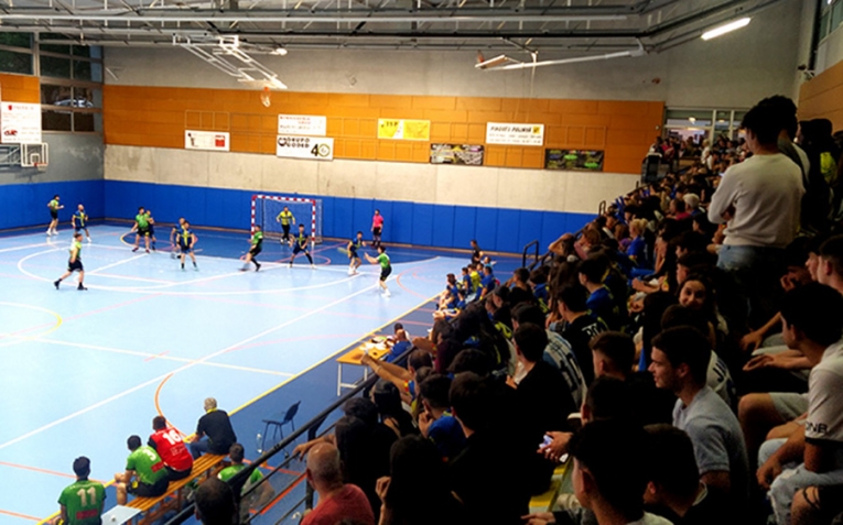 CatHandbol's tweet photo. PRÈVIA #4aCatH: L'atenció a Polinyà on el @bmpolinya B pot assolir el títol i l'ascens sumant davant del @MaresmeHandbol Llavaneres B.
➡️ https://t.co/CdbDYe9xNt https://t.co/eskICDVKGF