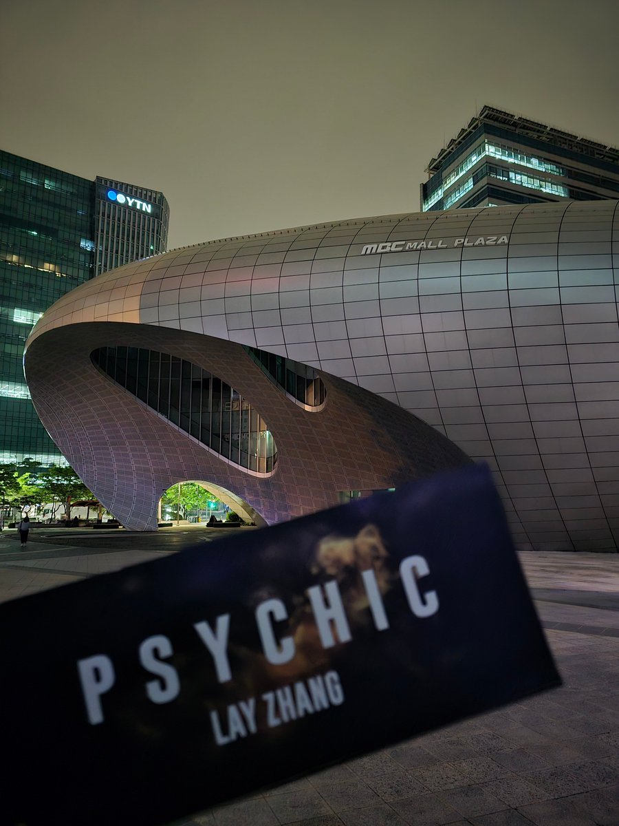 In a moment, we will start checking the number of people at the place in the picture at 4:20 am (KST). #Layzhang #PSYCHIC #ChromosomeEG