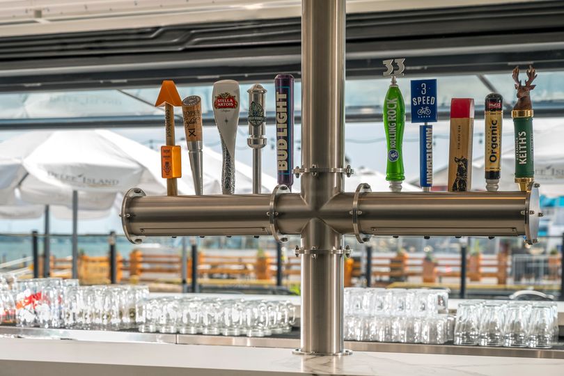 Our well-curated beer selection offers lots of choices from on-tap drafts to local favourites & imports. We also offer a gluten-free beer, another option that anyone can enjoy. 🍻 #draftbeer #craftbeer #ygk #ygkpatio #kingston #kingstonontario #downtownkingston #wharfandfeather