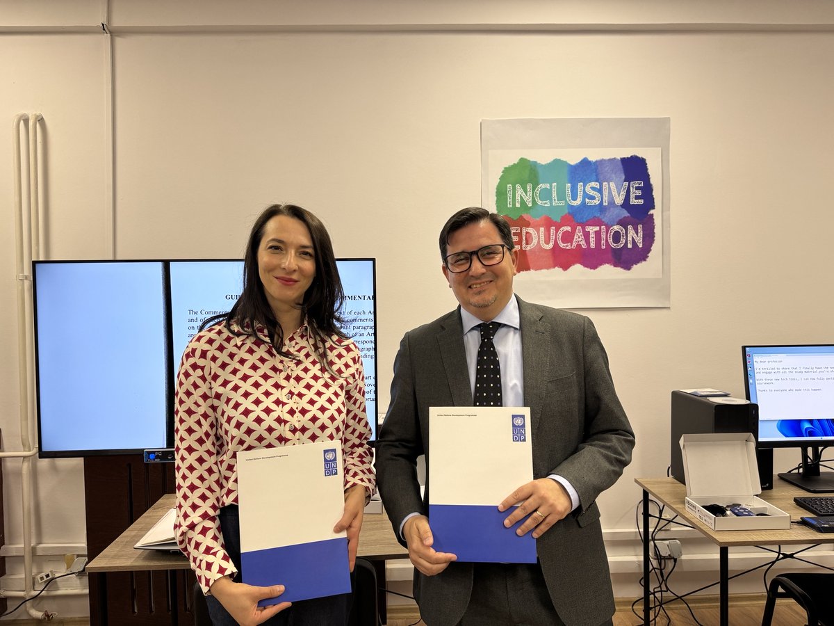 UNDP_Kosovo's tweet photo. Kënaqësi të hapim Qendrën e parë Burimore në UP për të ndihmuar #studentët me nevoja të veçanta në arsim &amp; mirëqenie. 
Aty do t'u mundësohet pavarësi në të mësuar, qasje në informata, zhvillim i aftësive &amp; nxitje e një kulture të përgjithshme të përfshirjes.

#TëMosLëmëNjeriPas https://t.co/cMYdF2xlWU