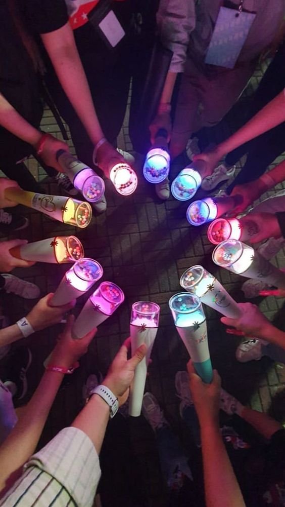 jieunzete's tweet photo. you've found an old album full of nostalgic pictures somewhere in your attic... who could the twelve girls it once belonged to be?;

a thread bc it's april https://t.co/raMBLHUpzc