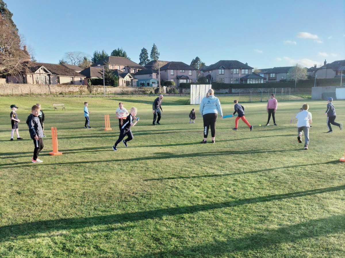 🗣️| First outdoor junior session of the season done and dusted at a cool but sunny Lochside. ☀️🦁