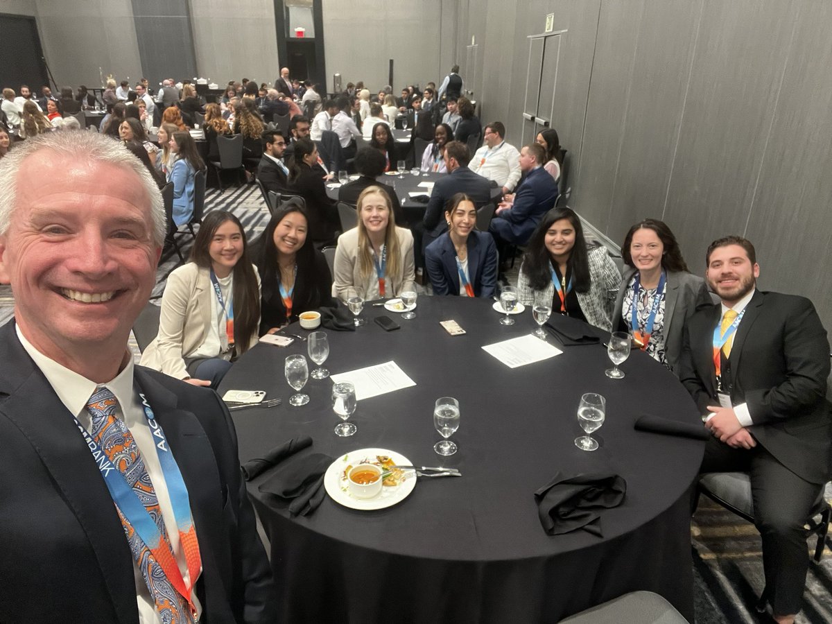 I really enjoyed getting to know these osteopathic students over lunch. Such impressive individuals that will be practicing excellent medicine across the country. I know their COMs are proud of them! @AACOMmunities @LibertyMedicine @TouroNevada @WeAreTouro @DCOMtweets