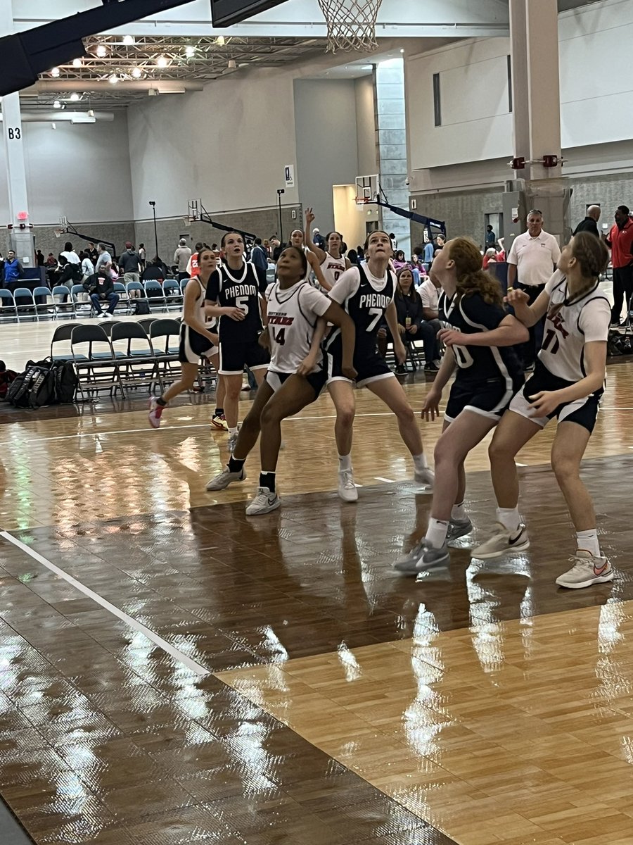 We see you 7️⃣ @VickeryMaddie of @MissouriPhenom making her EYBL debut here at Boo #30things