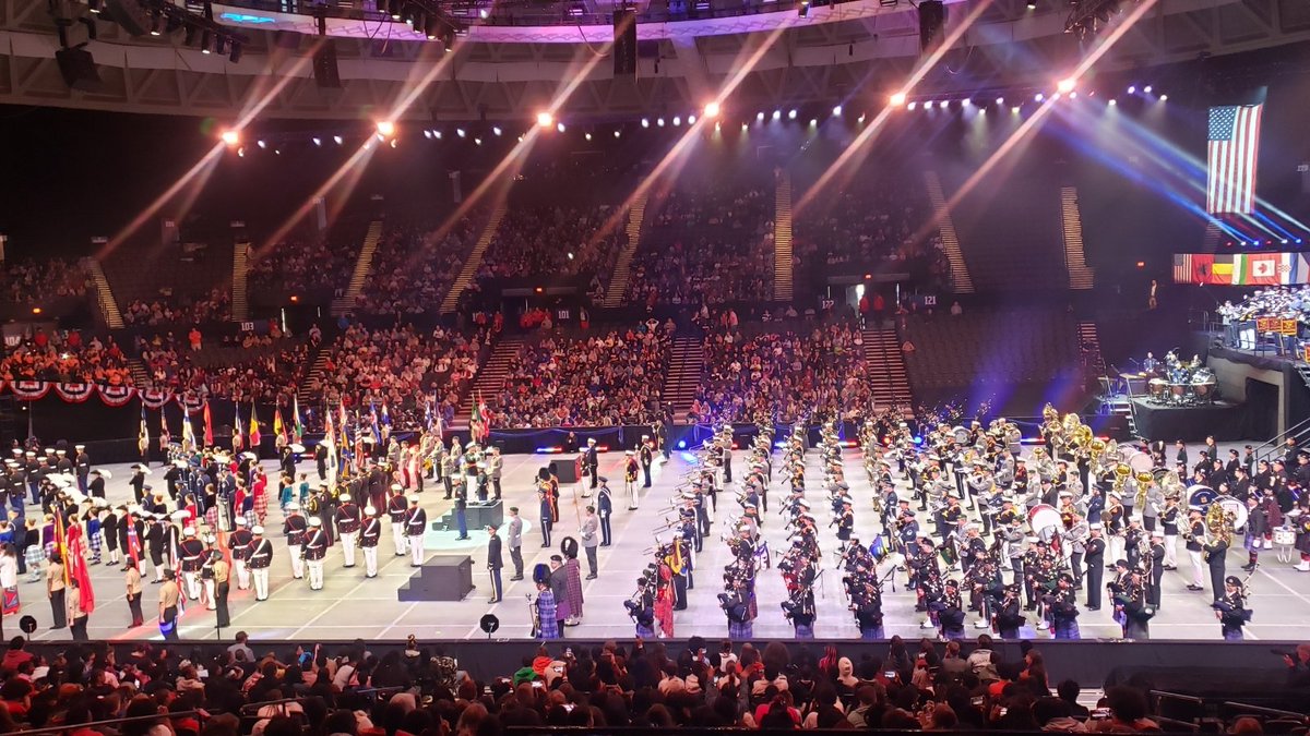 G6 saw the International Tattoo today. @ebracyPPS @hnealPPS @AP_Allen06  @hmeducate @cardellpatillo @nicscud @SterlingWhite59 @LWNolasco @PortsVASchools @withoutaklu #ppsshines #BuzzingintoGreatness  #BoldEngagingEducatorsStudents 🐝💚💛🐝