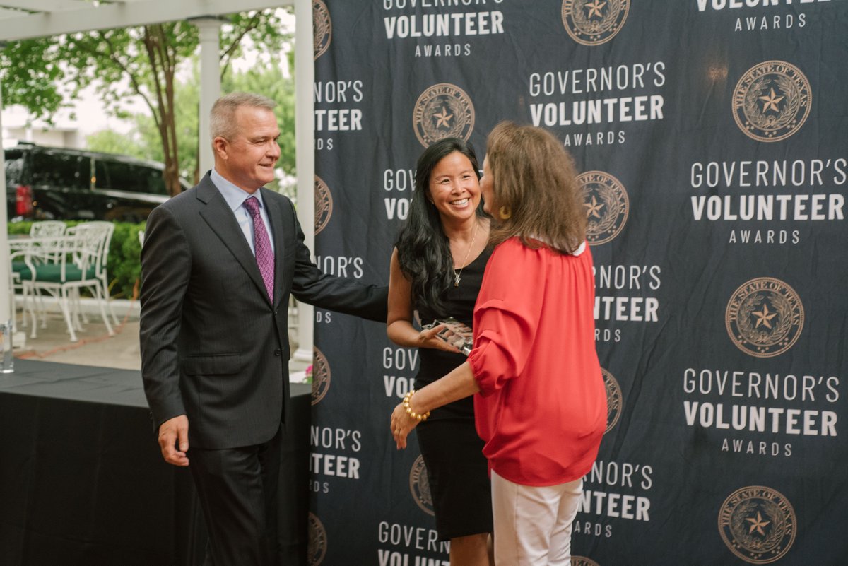 onestarfdn's tweet photo. What an amazing evening celebrating exemplary volunteers at the 40th Annual Governor's Volunteer Awards! Congrats to this year's inspiring award winners, and thanks to @TexasFLCA for upholding this 40 year legacy of recognizing the power of volunteers! 📷 https://t.co/mFINqCRKOi https://t.co/P0TDBUzIW3
