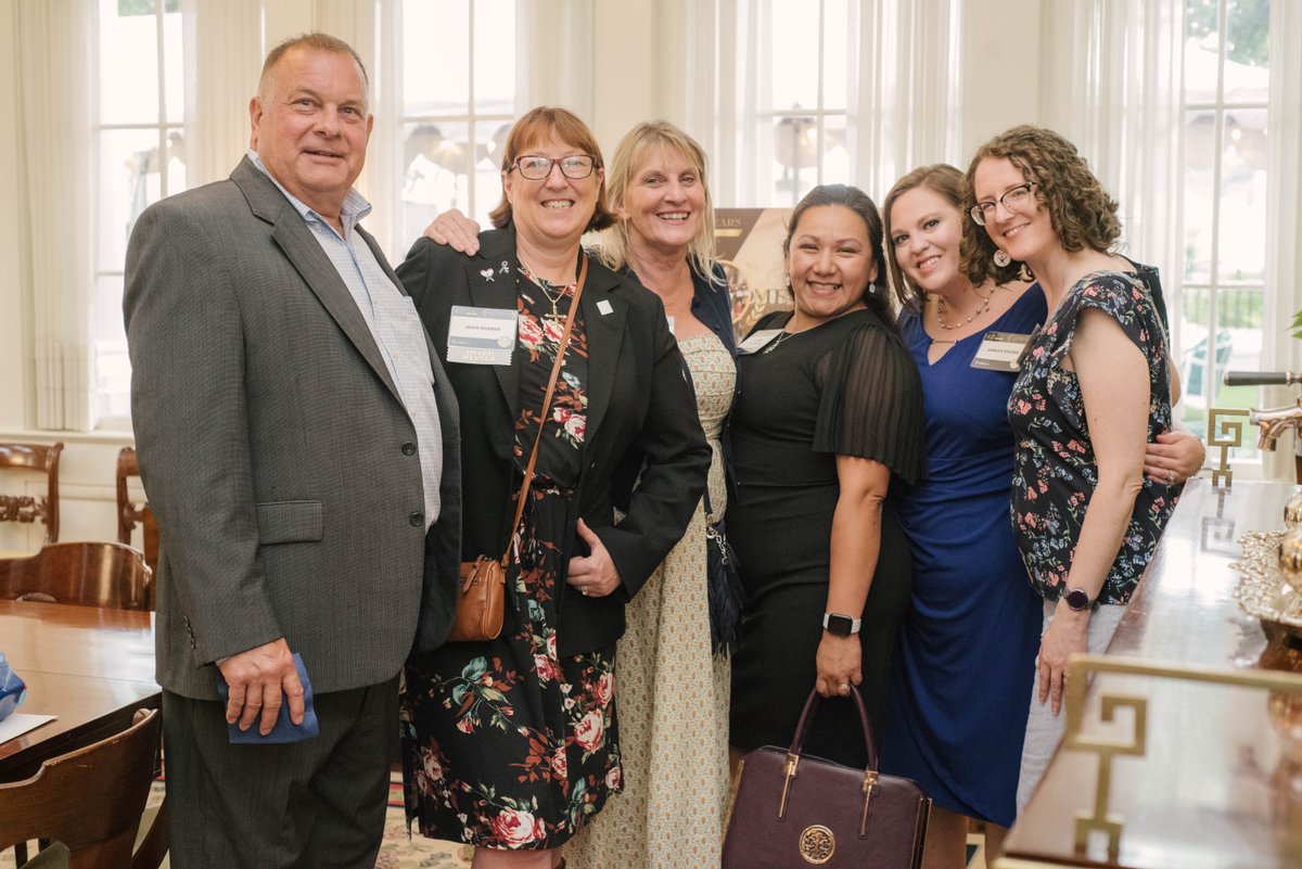 onestarfdn's tweet photo. What an amazing evening celebrating exemplary volunteers at the 40th Annual Governor's Volunteer Awards! Congrats to this year's inspiring award winners, and thanks to @TexasFLCA for upholding this 40 year legacy of recognizing the power of volunteers! 📷 https://t.co/mFINqCRKOi https://t.co/P0TDBUzIW3