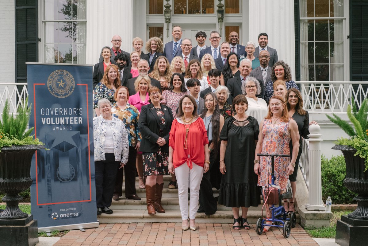 onestarfdn's tweet photo. What an amazing evening celebrating exemplary volunteers at the 40th Annual Governor's Volunteer Awards! Congrats to this year's inspiring award winners, and thanks to @TexasFLCA for upholding this 40 year legacy of recognizing the power of volunteers! 📷 https://t.co/mFINqCRKOi https://t.co/P0TDBUzIW3