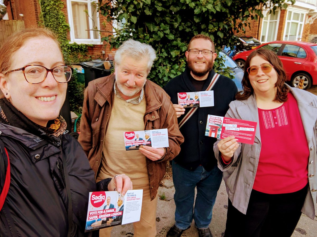 It's been a great Friday evening talking to residents in Fairfield, Croydon with our councillor @chrisclarkcpfc and also our @UKLabour GLA candidate @MinsuR. With only two weeks to go every vote matters! #VoteLabour #LabourDoorstep