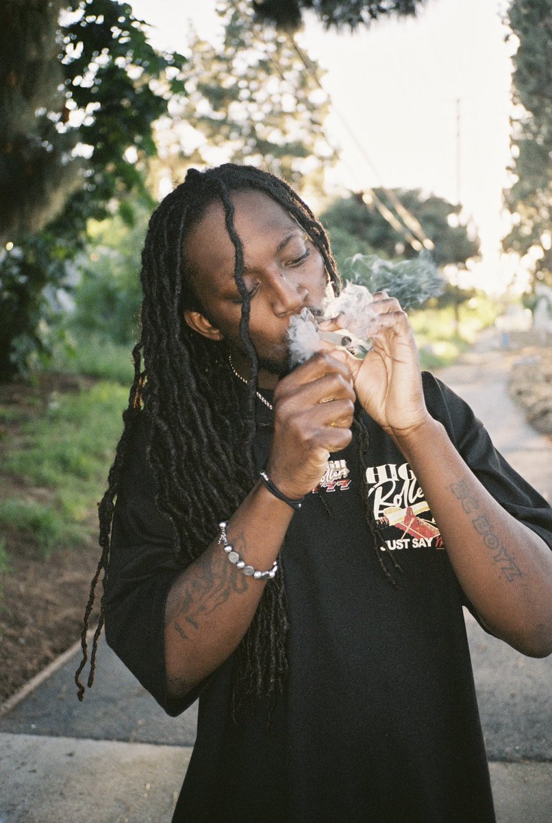 HOUSEPHONEDND's tweet photo. HIGH STONERS ONLINE NOW 🎲🚭

https://t.co/qI2VFCYLWI https://t.co/2P3Zhp2xVM
