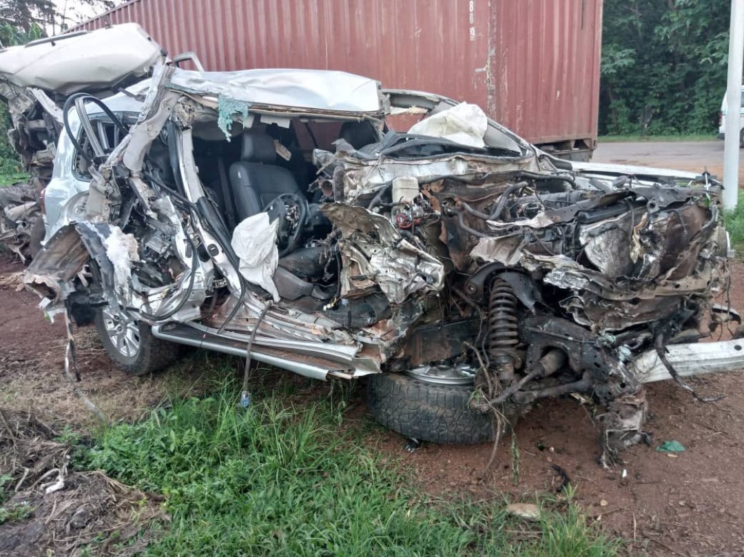 This wreckage has been in A1 condition before causing an accident. This has happened in Mabira when a @MODVA_UPDF soldier tried to overtake three vehicles and finally caused an accident where a trailer driver has died on spot. We should drive responsibility to avoid  demise. Sad!