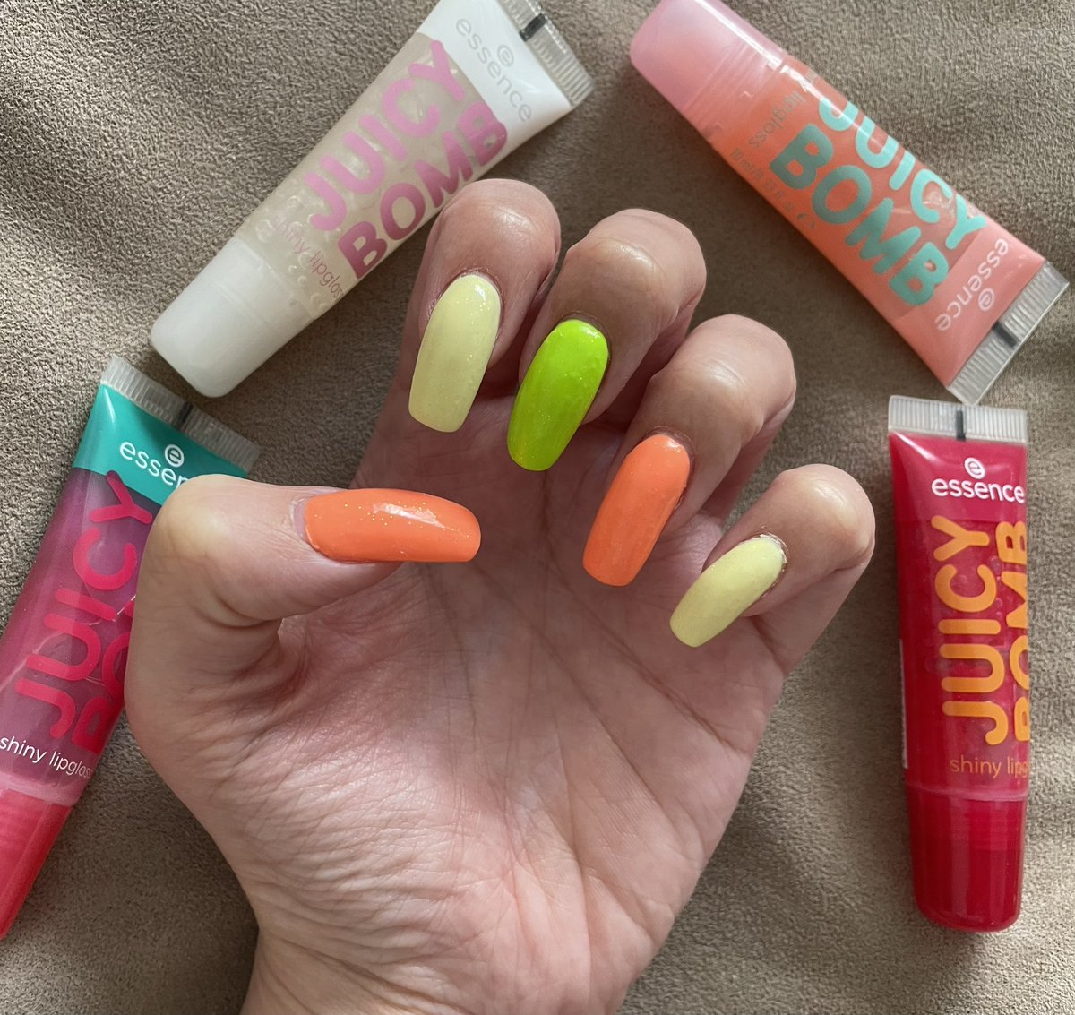 meshty95's tweet photo. #nails #gelnails #manicure #yellow #manicureideas #manicureinspo #green #nailinspo #nailideas #orange #nailsoftwitter #manicureoftwitter #lifeofmeshty #meshtysgelnails #essence #juicybomb #lipgloss #colorfulnails #colorfulmanicure #essencelipgloss #juicybomblipgloss
-
๐
๐ฝ๐งก๐๐
- https://t.co/Ttp27aaTq8