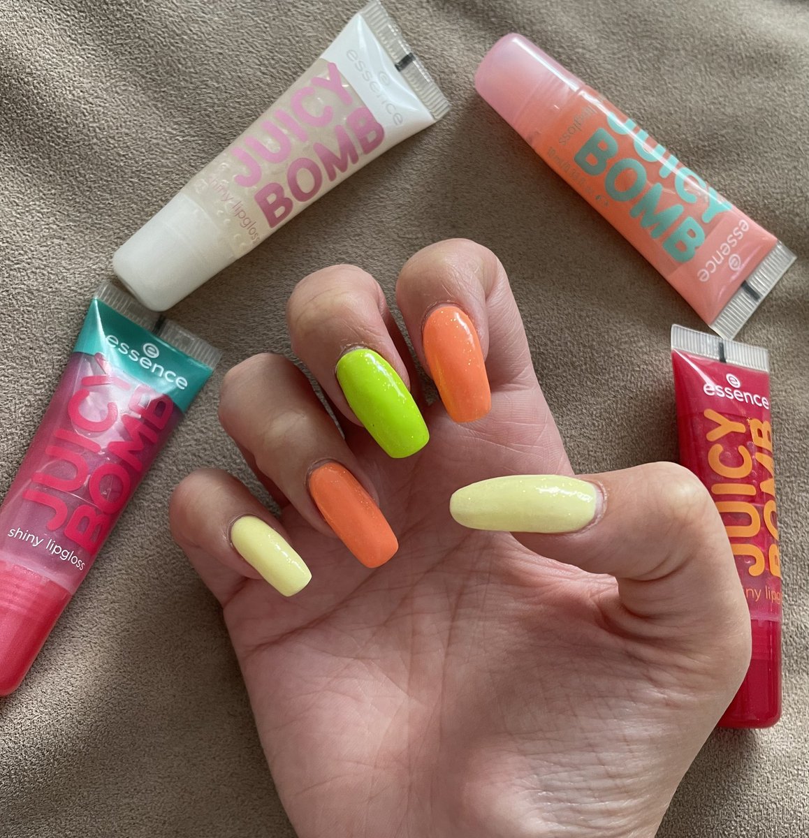 meshty95's tweet photo. #nails #gelnails #manicure #yellow #manicureideas #manicureinspo #green #nailinspo #nailideas #orange #nailsoftwitter #manicureoftwitter #lifeofmeshty #meshtysgelnails #essence #juicybomb #lipgloss #colorfulnails #colorfulmanicure #essencelipgloss #juicybomblipgloss
-
๐
๐ฝ๐งก๐๐
- https://t.co/Ttp27aaTq8