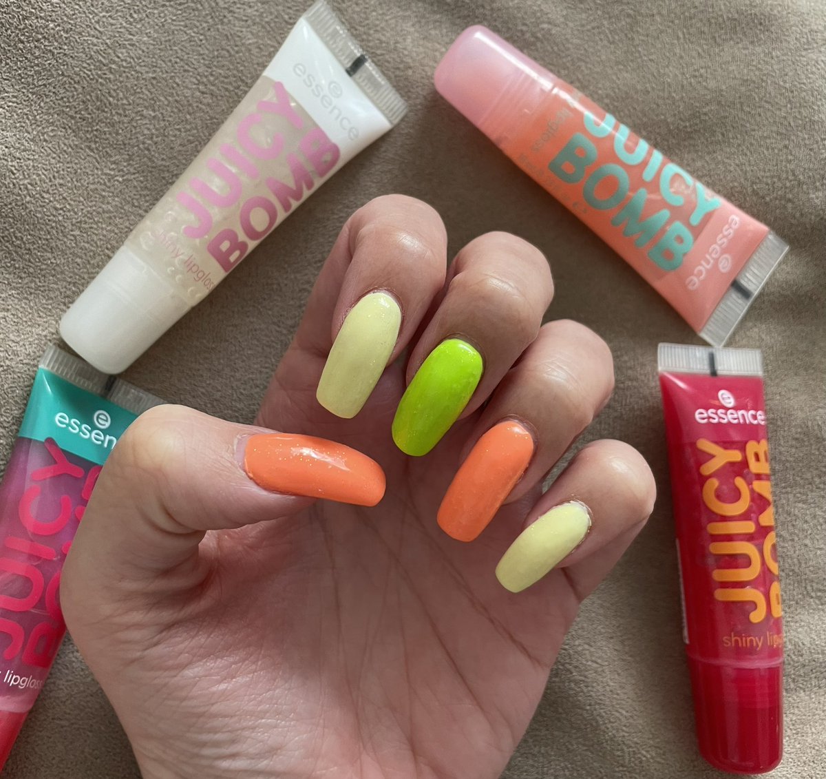 meshty95's tweet photo. #nails #gelnails #manicure #yellow #manicureideas #manicureinspo #green #nailinspo #nailideas #orange #nailsoftwitter #manicureoftwitter #lifeofmeshty #meshtysgelnails #essence #juicybomb #lipgloss #colorfulnails #colorfulmanicure #essencelipgloss #juicybomblipgloss
-
๐
๐ฝ๐งก๐๐
- https://t.co/Ttp27aaTq8