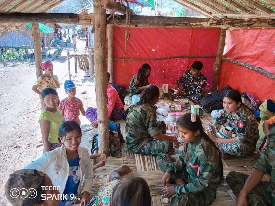 #PictureOfTheDay Medics of the ABSDF attending to people who have been displaced. Daily reminder that many of these people are working with limited resources #WhatsHappeninglnMyanmar