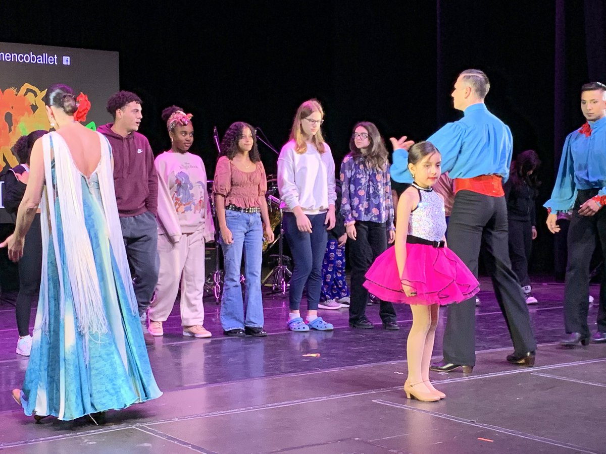 holasrb's tweet photo. Hispanic flamenco ballet! Empanadas en el parque https://t.co/ve15ZdVwtN