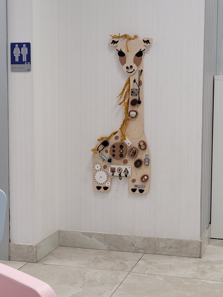 Salas de espera de #urgenciasPediatricas que enamoran. ¡Bravo <a href="/HMHOSPITALES/">HM HOSPITALES</a> ! Por cierto, nada grave 🤗