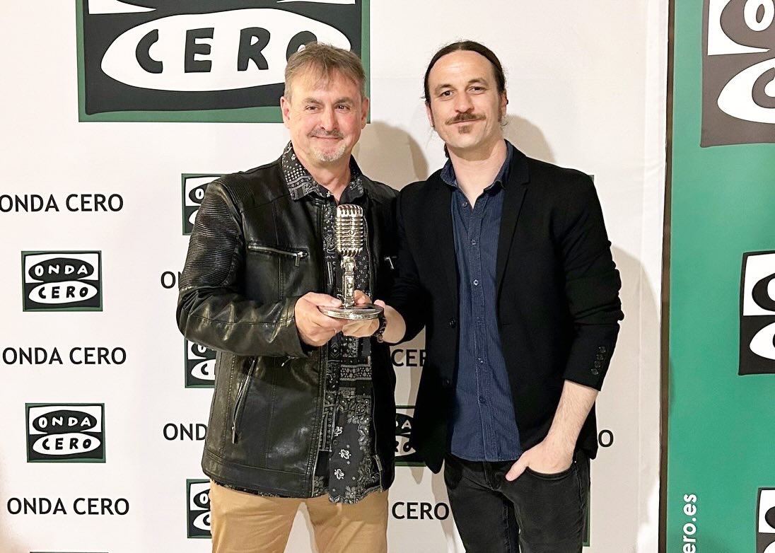 Gràcies <a href="/OCRIbiza/">Onda Cero Ibiza y Formentera</a> per aquest premi que compartim amb tots es companys des projecte i sobretot a tots es que mos seguiu donant tant de carinyo, a naltros i a ses nostres cançons.

Volem dedicar aquest guardó an es nostro company i amic Tito Zornoza.
Va per tu, Tito!