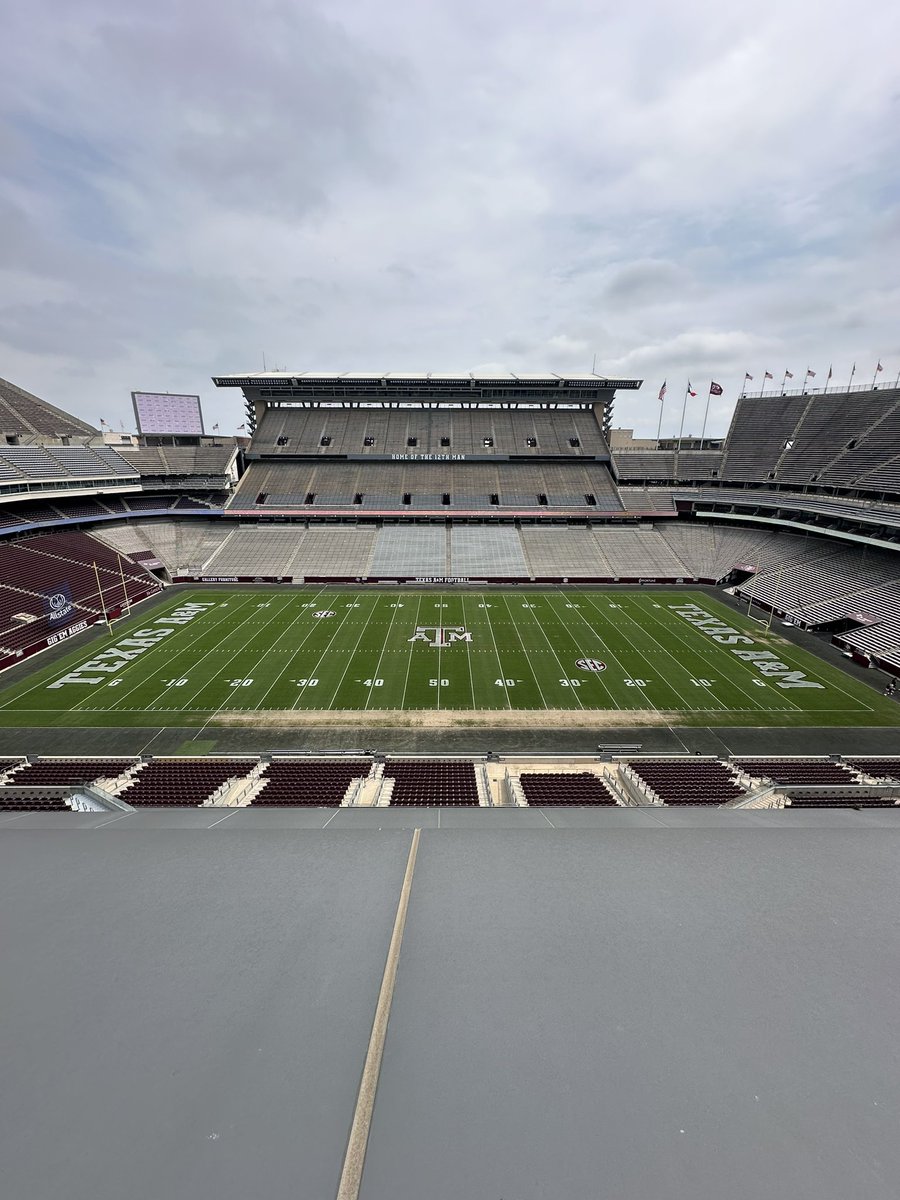 Spring game 2024. 100% Latitude36 bermudagrass. Super proud of the product the crew is putting out this year. Continuing to progress and find ways to be better every day! Gig’em👍🏼