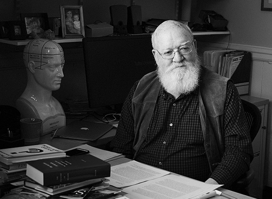 ricard_sole's tweet photo. It's so sad news today. Farewell to Daniel Dennett, one of our most influential colleagues at @sfiscience. He was an extraordinary thinker, a phenomenal intellectual, and a brilliant writer. We will miss him enormously. @danieldennett @JuliPereto @svalver https://t.co/UFGVs1HdHL