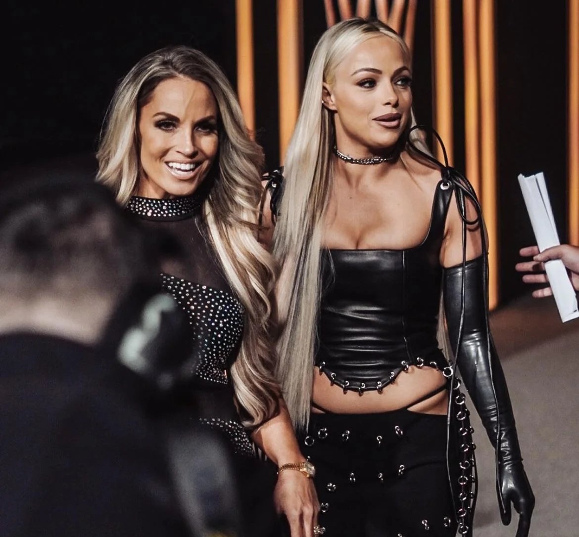 The Then and Now of women's wrestling in WWE! Trish Stratus & Liv Morgan in one frame! I bet Trish Stratus is on the LMRT @YaOnlyLivvOnce @trishstratuscom 

#SmackDown #WWERaw #WWEHOF #WWENXT #Wrestling