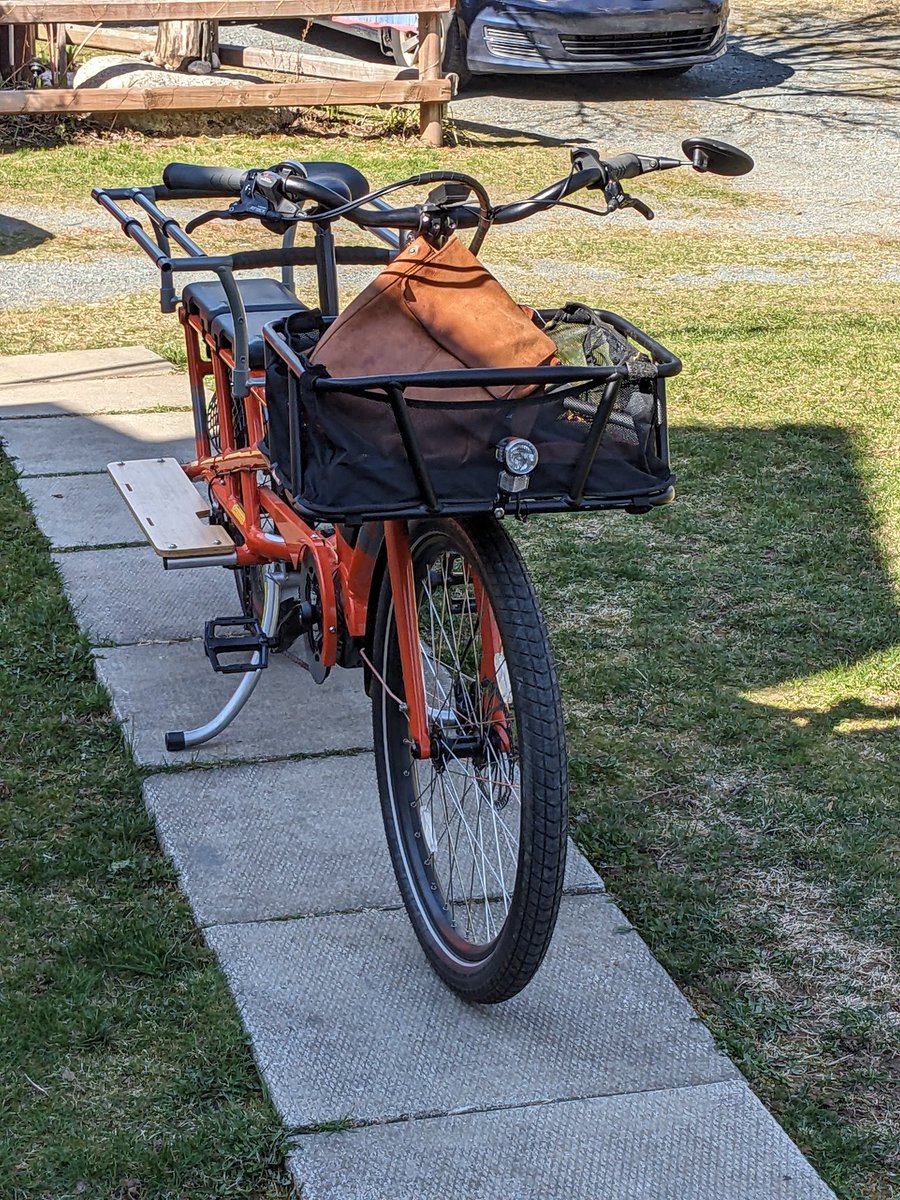Well, gas prices are up, pick up truck drivers are yelling about the carbon tax and I am just minding my own business using my cargo bike to get the kids from school 🎒😁☺️ getting even more out of the carbon rebate...