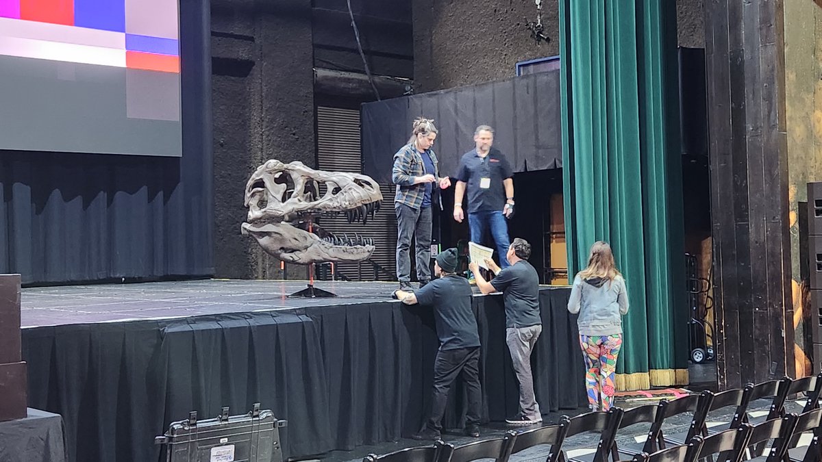 cgcookie's tweet photo. You know the talk is going to be lit when they bring out the T-rex skull  #bconla #b3d https://t.co/mktwtY1m8E
