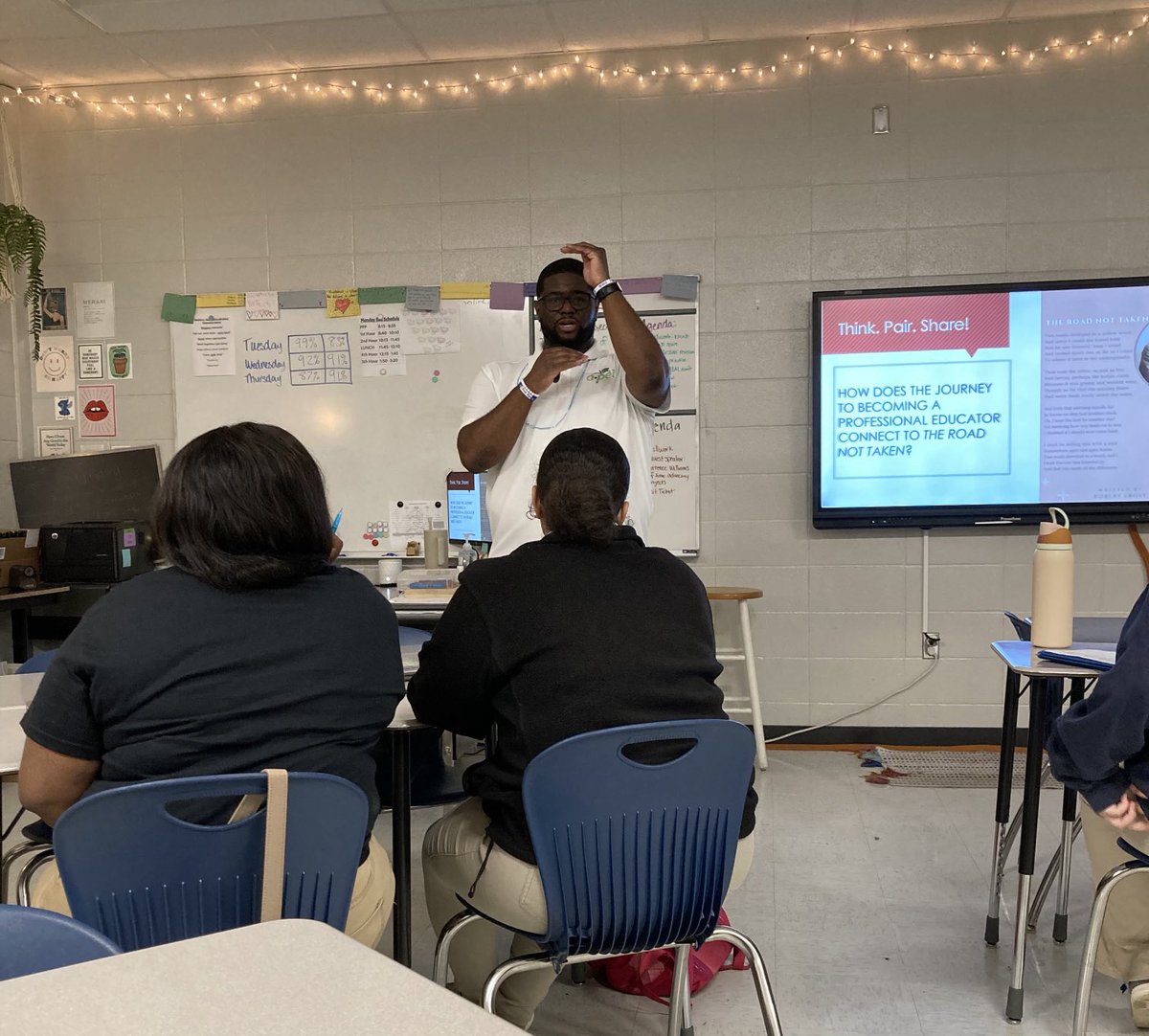 Torrence Williams- of ⁦@goAPEL⁩ and ⁦@ReachUniversity⁩ speaks to Pahs ⁦@EducatorsRising⁩ about Culture. Sharing a great thought by Bill Daggett- “Culture Trumps Strategy” ⁦@breannarguidry⁩ ⁦@torwms⁩ ⁦@PortAllenPels⁩ ⁦@WBRSchools⁩ ❤️❤️❤️
