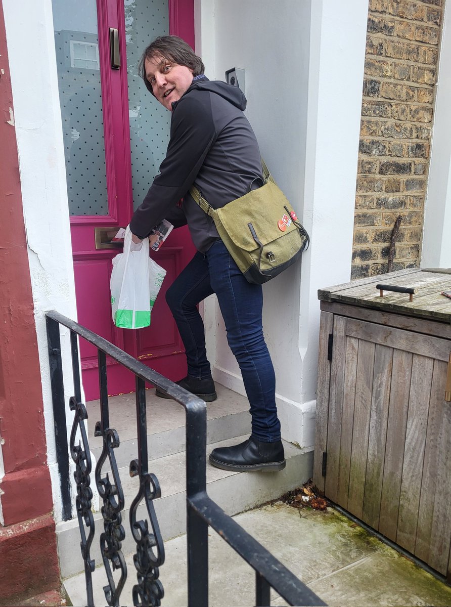 Another great outing with @gilbertsmyth in Stoke Newington this evening, getting the vote out for @SadiqKhan and @Semakaleng , positive responses on the doorstep.@HackneyLabour @LondonLabour