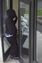 FBI #Chicago is requesting the public's help identifying this suspect from two bank incidents on 4/18: US Bank robbery - 1301 Irving Park, Hanover Park; & attempt at US Bank - 60 Meacham Road, Schaumburg. Report tips (even anonymously) at 312-421-6700 and tips.fbi.gov.