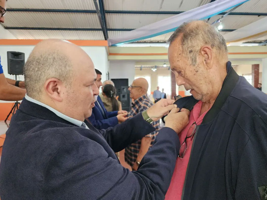 #19Abril Clebm otorgó orden "Juan Félix Sánchez" al Centro Social 19 de Abril al celebrar 100 años de su fundación.

#PrensaClebm