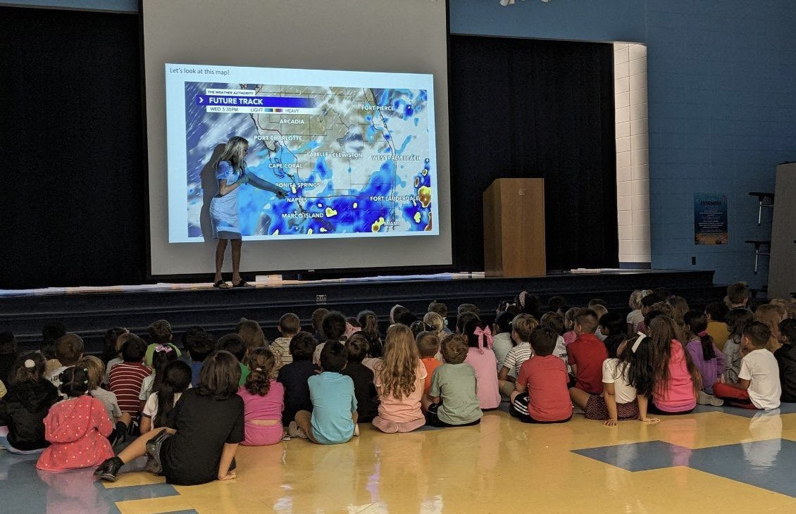 FUTURE METEOROLOGISTS ALERT! ☀️ I had the pleasure of chatting about all things weather with the sweetest bunch of kindergarteners at Sea Gate Elementary School in Naples this morning! They were such good listeners & so enthusiastic! Thank you for having me! 🤗