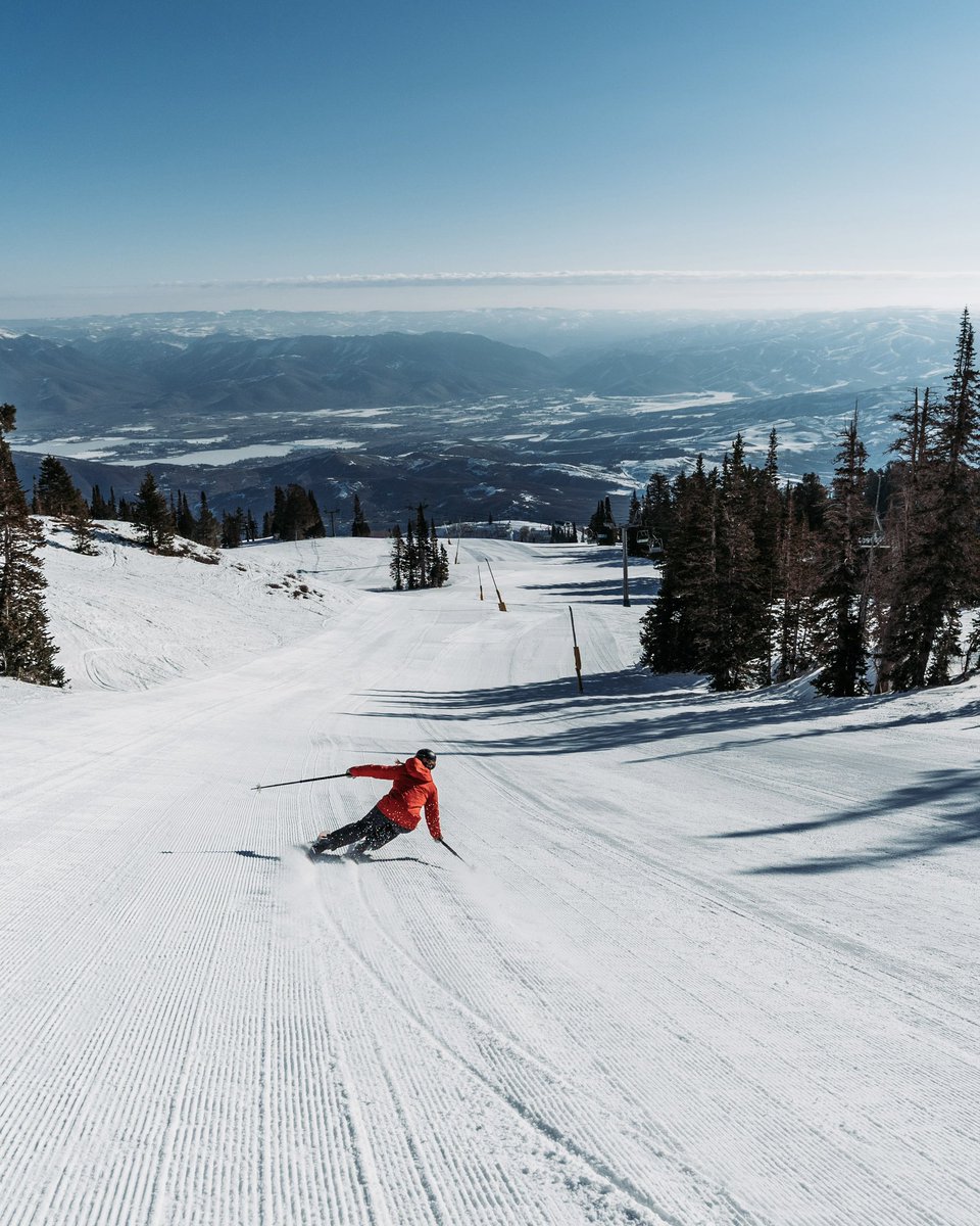 SnowbasinResort's tweet photo. Happy Friday! 🌞 
It’s gearing up to be a beautiful weekend, we hope you can come join us for some spring laps! 
-
⛷️- @ annatabasco https://t.co/ZmwZLBUZkV