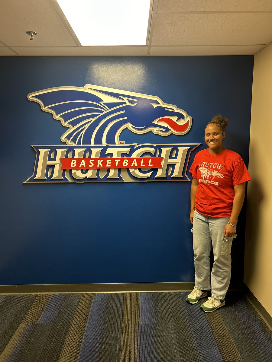 Thank you @hutchccwbb for having us out today! I had a great time and loved the campus!❤️💙🐉! @HaydenGirlsBbal @SSA_Girls_Hoops @CarvelR @bryleelm