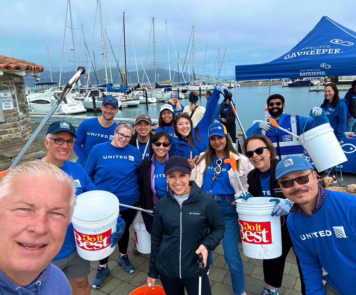 Rewarding morning with our #United ✈️ @NWCoastUMA Team and @SFBaykeeper cleaning up #SanFrancisco waterways in support of #EarthDay2024 🌎 @Jmass29Massey @Auggiie69 @jacquikey @PHaralabopoulos @Anoushah_Rasta #beingunited