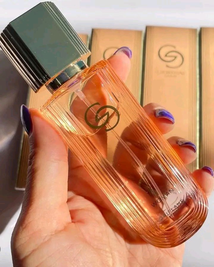 Oriflame Giordani Gold Eau de Parfum For Women. 

Giordani Gold Woman Eau de Parfum by Oriflame is a Floral Woody Musk fragrance for women.

Price:36,000
Delivery nationwide ✔️

Send a DM to order