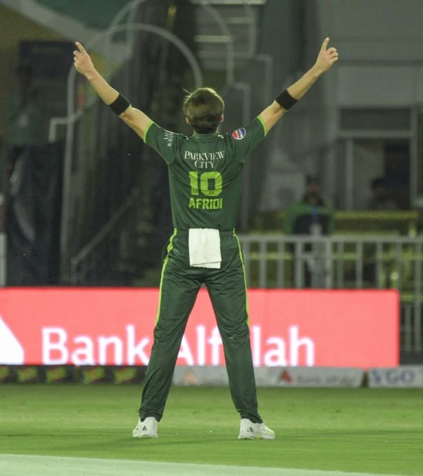 Evey thing is temporary but Shaheen Shah Afridi first over wicket is permanent❤️‍🔥 Eagle you beauty🫀 #ShaheenShahAfridi #ShaheenAfridi #PAKvsNZ