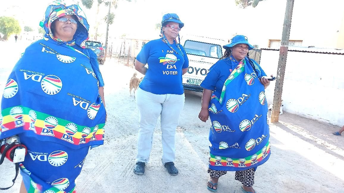 DA_NCape's tweet photo. The DA team in #Vaalwater called on residents not to stay away on Election Day.

🗳️Your vote is too valuable to waste in the most critical election South Africa is facing since 1994. Be part of history and be part of the change.

#VoteDA to #RescueSA
#MakingtheNCblue https://t.co/S8OTY7guCp