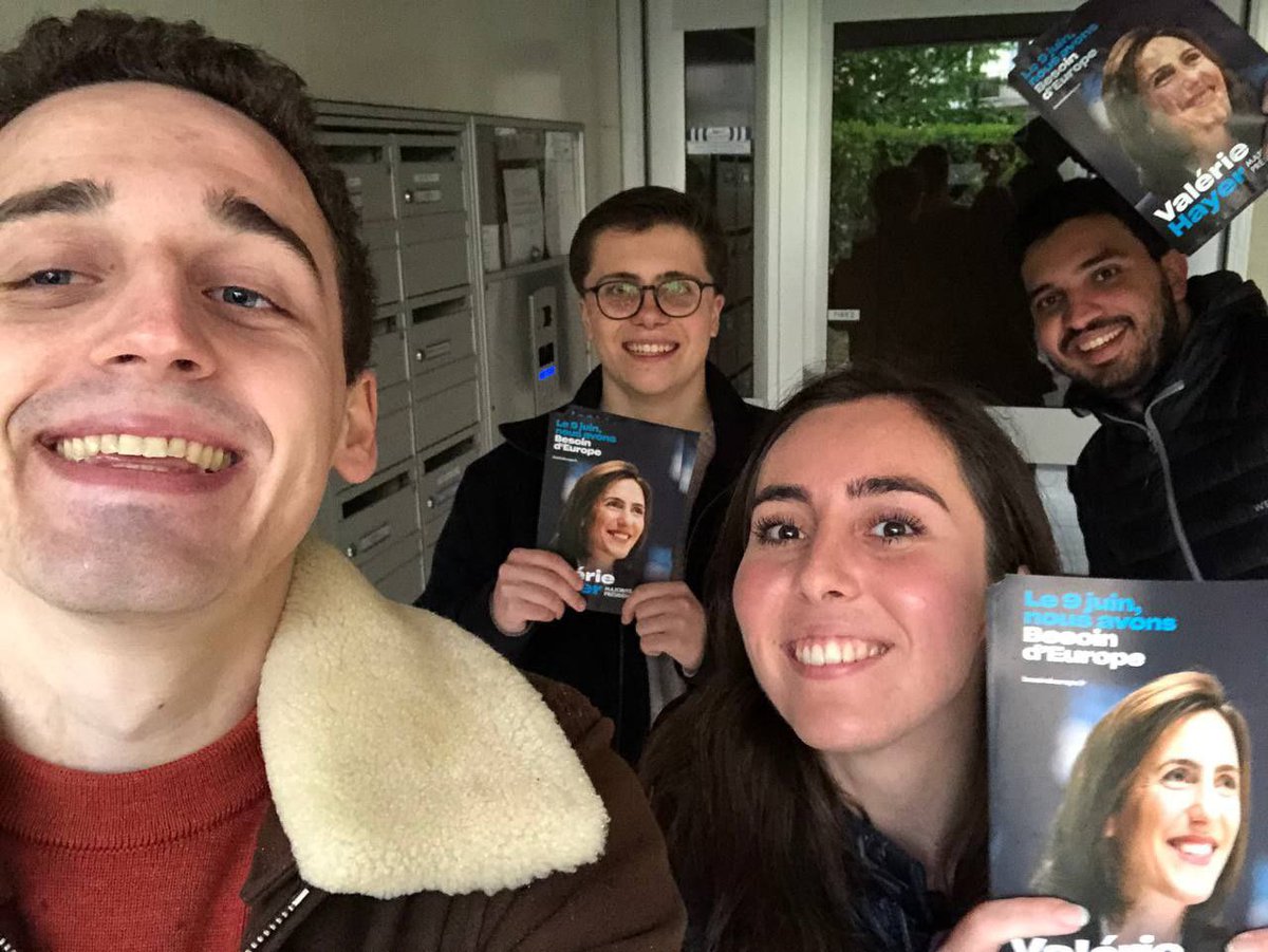 Implication et citoyenneté, merci aux @JeunesMacron92 pour le porte à porte ce soir à #Rueil-Malmaison ! 
Le 9 juin, on vote @BesoindEurope avec @ValerieHayer ! 
@RE_HautsdeSeine