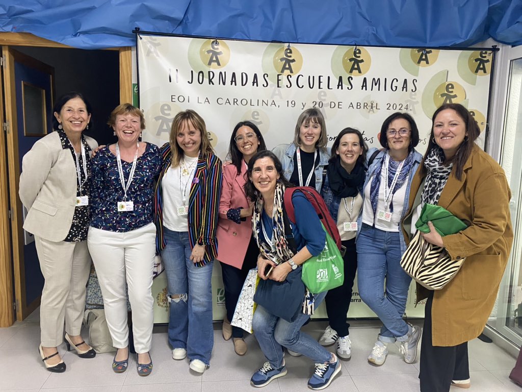 martaeoi2's tweet photo. Compartir y reencontrase. Un lujazo
#IIJornadasEA con @OlgaPelaezAlva2 @leaesasin @nuriaeoicoruna @SusanaEOI @AnaperezE y todas! https://t.co/GmTWW8LzkO