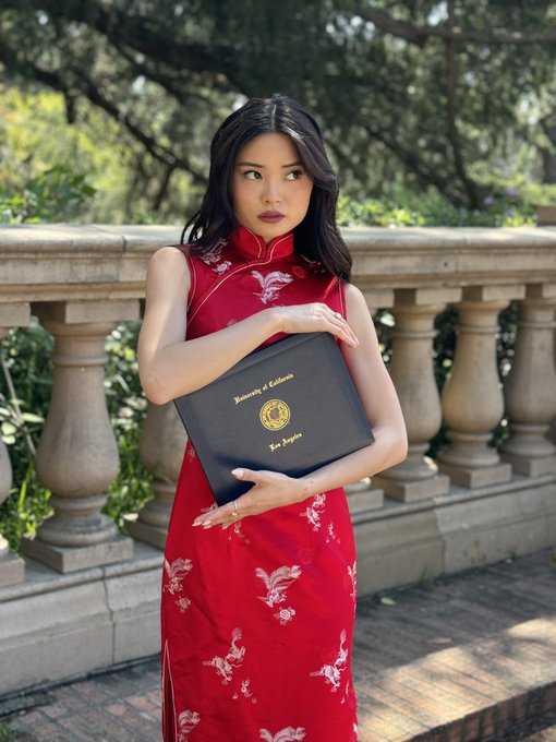 grad pics coming soooooon 💙💛🤍 https://t.co/kpcnWbXTTj<a href="/tag/theballadofsongbirdsandsnakes"class="tags"><span>&#35;theballadofsongbirdsandsnakes</span></a>